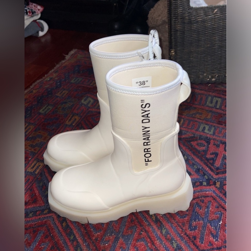 Off white Sponge Sole Waterproof Boot